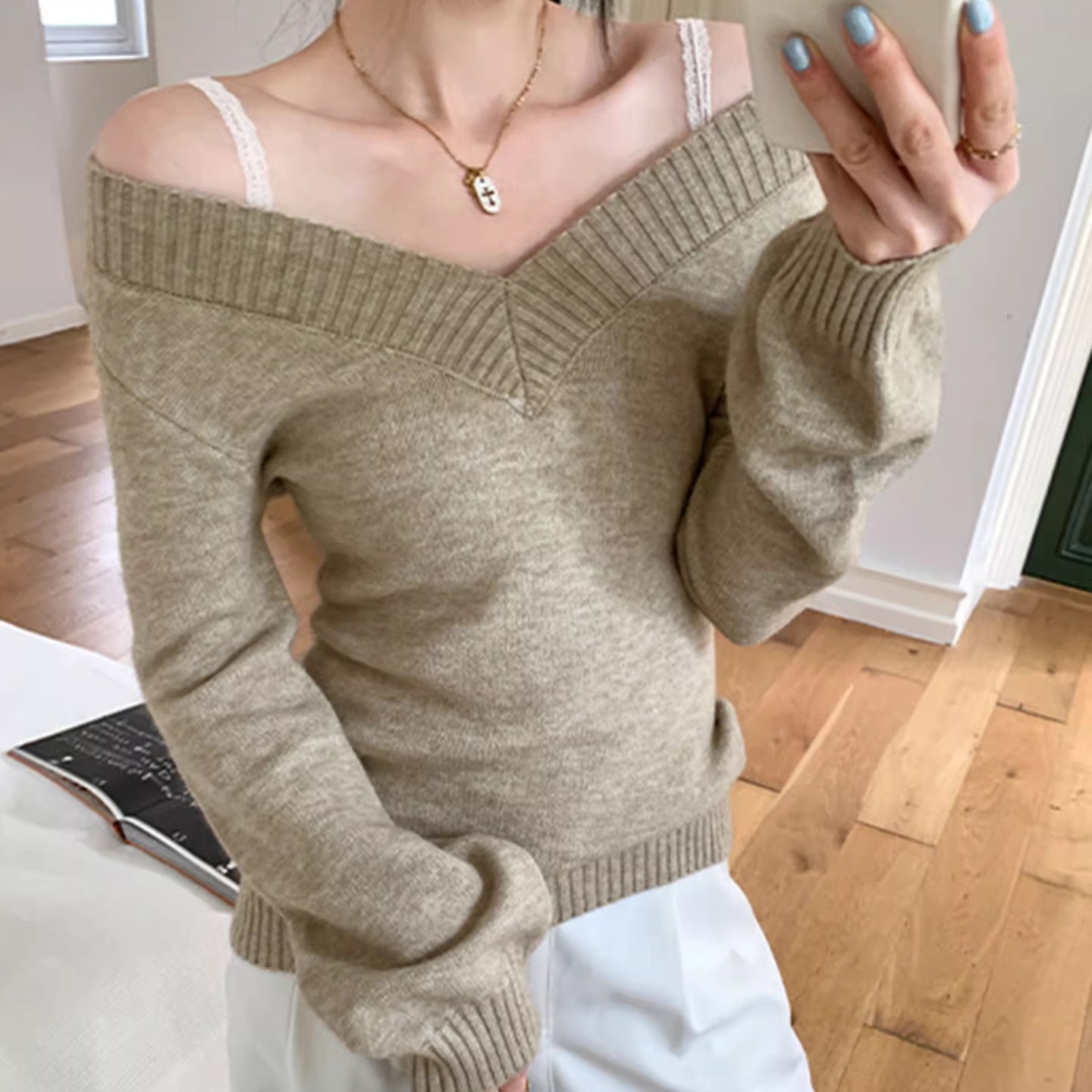 毛衣修身V领针织打底衫女秋冬