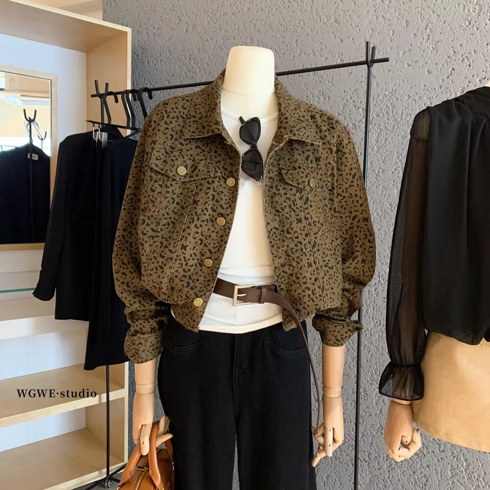 翻领豹纹印花短款牛仔短外套女