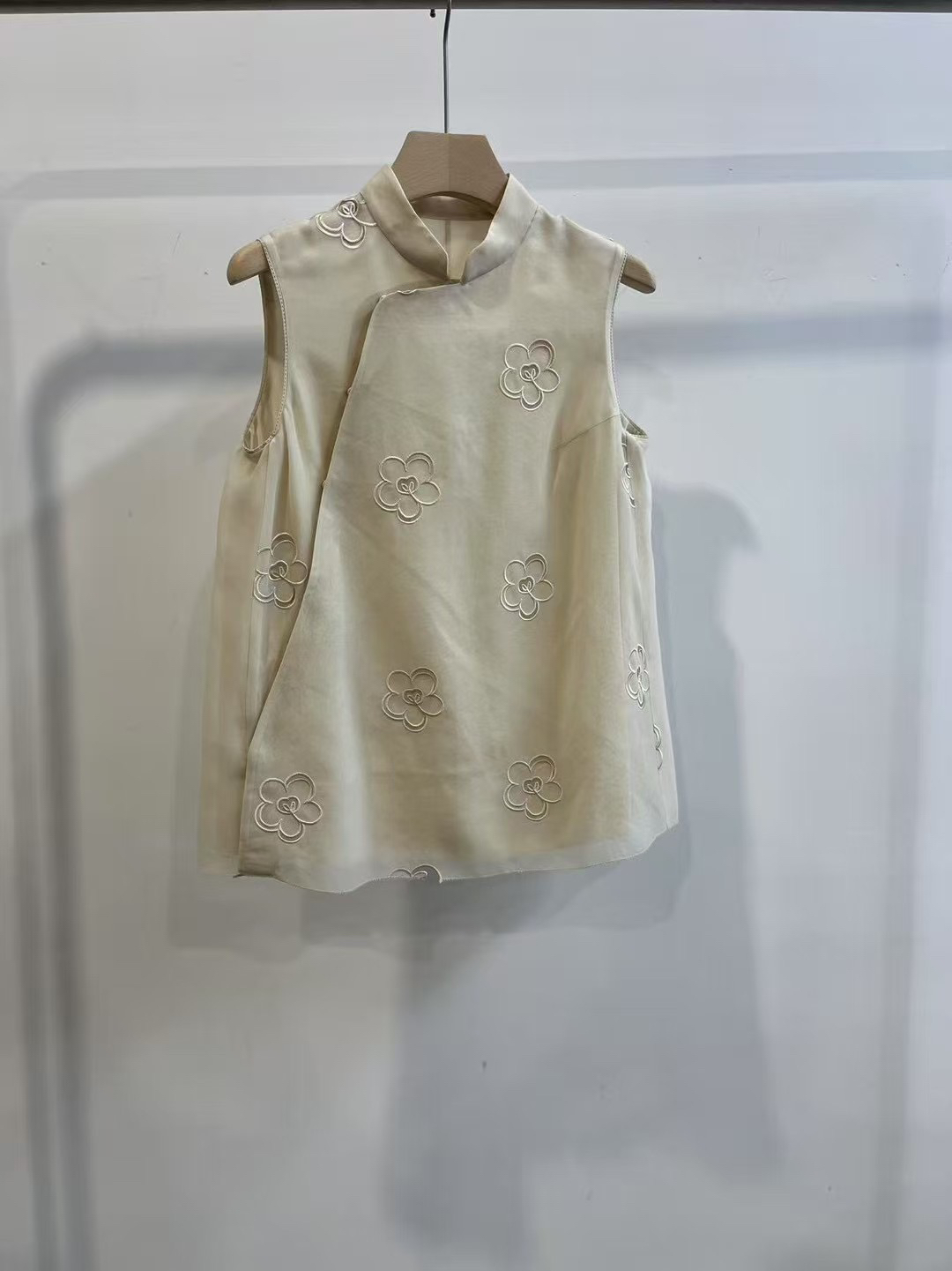 英淘 重工双层真丝欧根纱双绉精密激光透绣对丝滚边上衣连衣裙女
