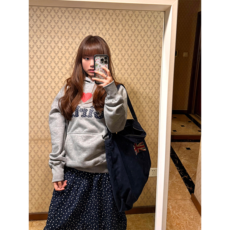 美式灰色爱心波点字母连帽卫衣女