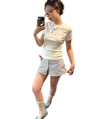 别致正肩苹果印花白色短袖t恤女