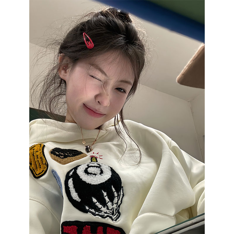 国潮牌徽章字母刺绣连帽卫衣女秋