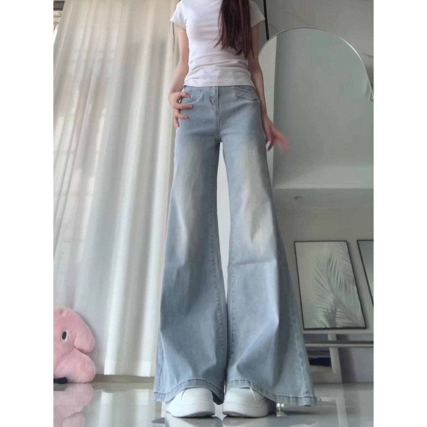 美式浅蓝色不贴腿微喇牛仔裤女夏图片