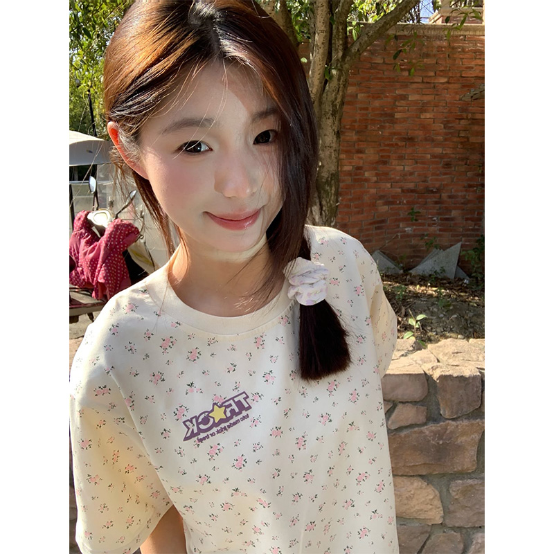 甜妹碎花短袖t恤女夏季2025新款正肩显瘦别致绝美设计感小众上衣