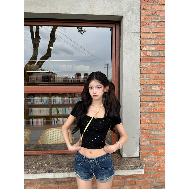 黑色u领波点正肩短袖t恤女夏季甜辣气质修身收腰小众设计短款上衣