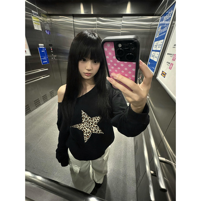 国潮牌五角星豹纹贴布斜肩卫衣女