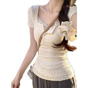 碎花u领纽扣正肩短袖t恤女夏季修身蕾丝花边纯欲甜辣bm假两件上衣