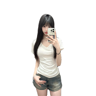 白色v领正肩纯棉短袖t恤女夏季2025新款纯欲辣妹修身短款半袖上衣