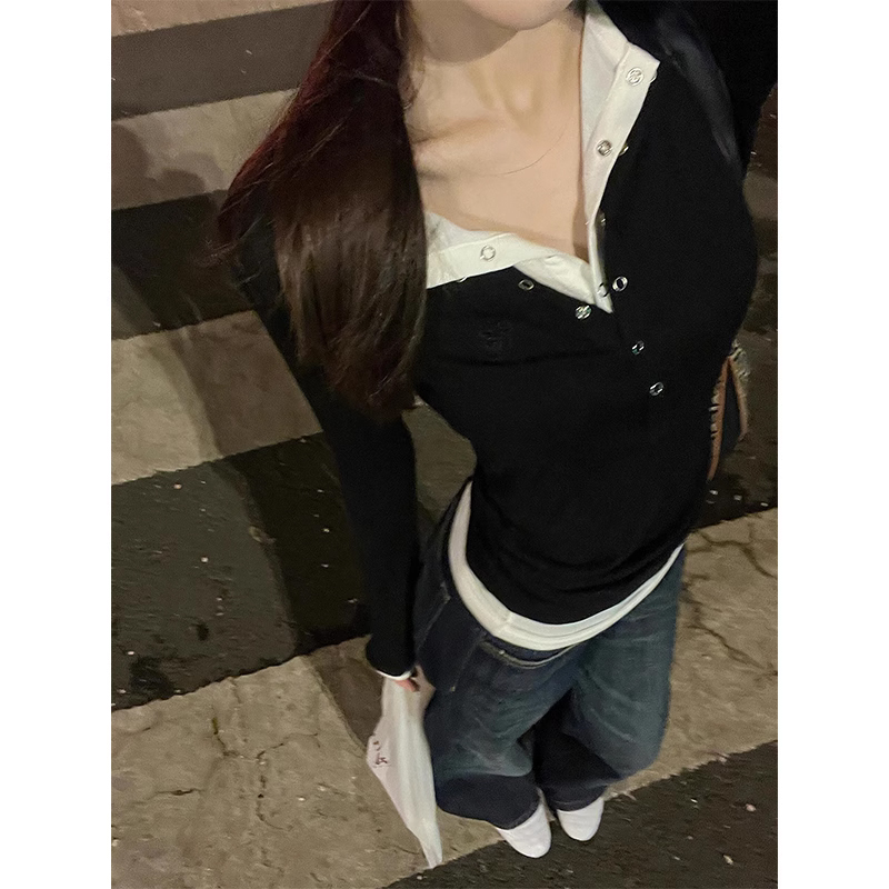 假两件撞色拼接V领纽扣长袖T恤女秋冬修身显瘦独特超好看辣妹上衣