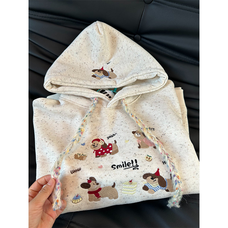 可爱彩点趣味小狗刺绣连帽卫衣女