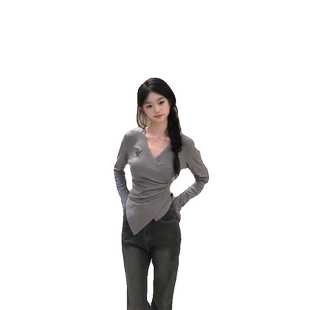 韩系交叉设计感正肩长袖t恤女秋冬修身内搭收腰显瘦打底衫V领上衣