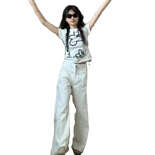 白色手绘花朵正肩短袖t恤女夏2026新款修身显瘦遮肉短款辣妹上衣