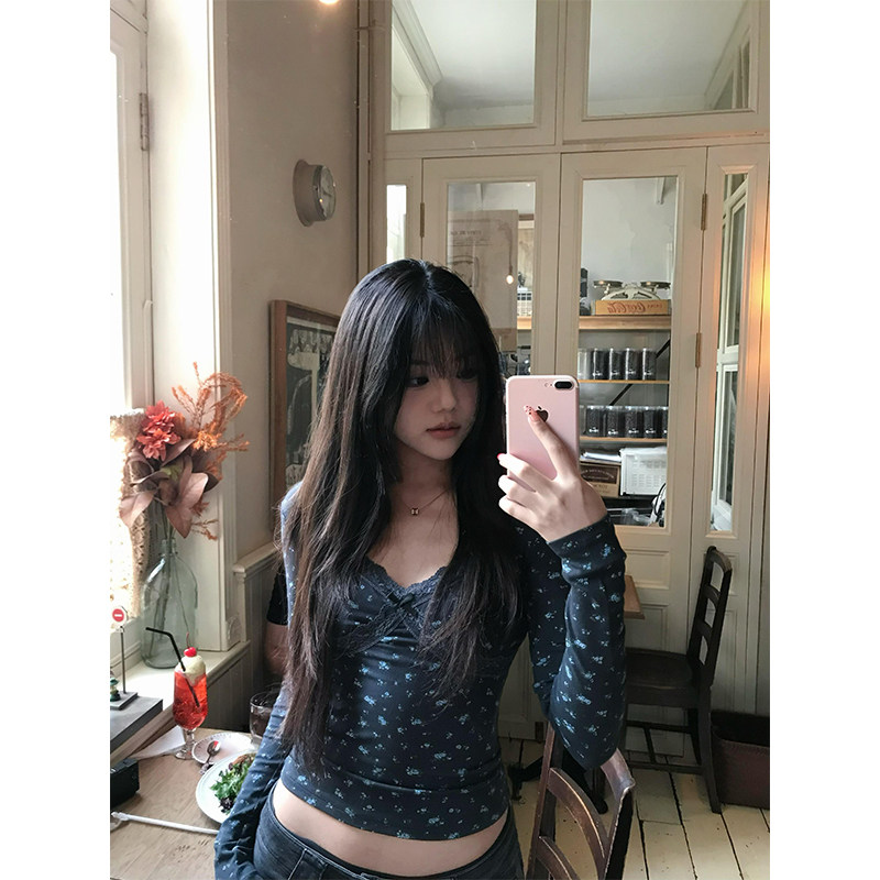 蕾丝花边v领碎花长袖t恤女2026春季新款美式辣妹修身显瘦内搭上衣