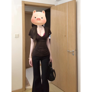气质显瘦纯欲独特漂亮上衣 2025新款 美式 复古棕色v领收腰t恤女夏季