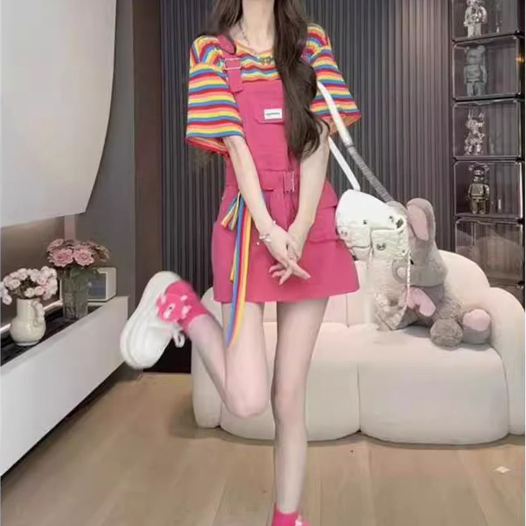 多巴胺甜美套装女夏季新款彩虹条纹上衣搭配牛仔背带裙两件套