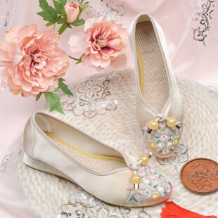 民族风绣花鞋女秋季时尚百搭单鞋尖头配旗袍的鞋子古风汉服鞋布鞋