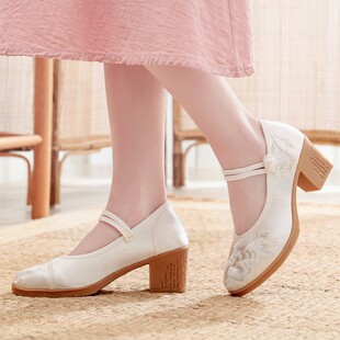 老北京布鞋女秋季舞蹈配旗袍的鞋子民族风粗跟绣花鞋茶艺师汉服鞋