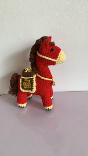 成品 手工钩织l马上有钱rdquo小马红色马鞍+福字寓意超好马上有钱