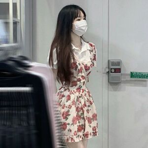 夏季新款温柔碎花吊带连衣裙学院衬衫设计套装裙甜美收腰短裙子女