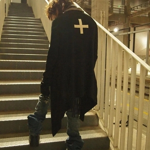 亚文化暗黑色针织开衫女春秋显瘦纸片人不规则亚比十字架朋克外套