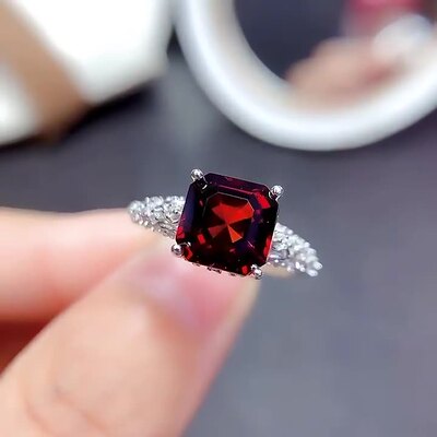 公主方钻红石榴石戒指女时尚镀白金皇家蓝宝石方形饰品