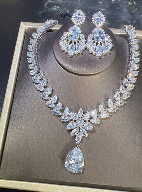 奢华爆闪莫桑钻吊坠项链女套装