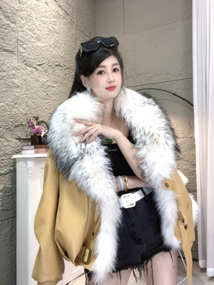 比卡陌大毛领皮毛一体短羽绒外套女加厚保暖时尚百搭夹克P0442