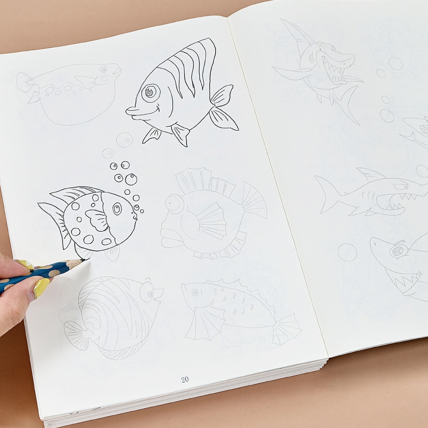 儿童手绘描摹画画本简笔控笔训练