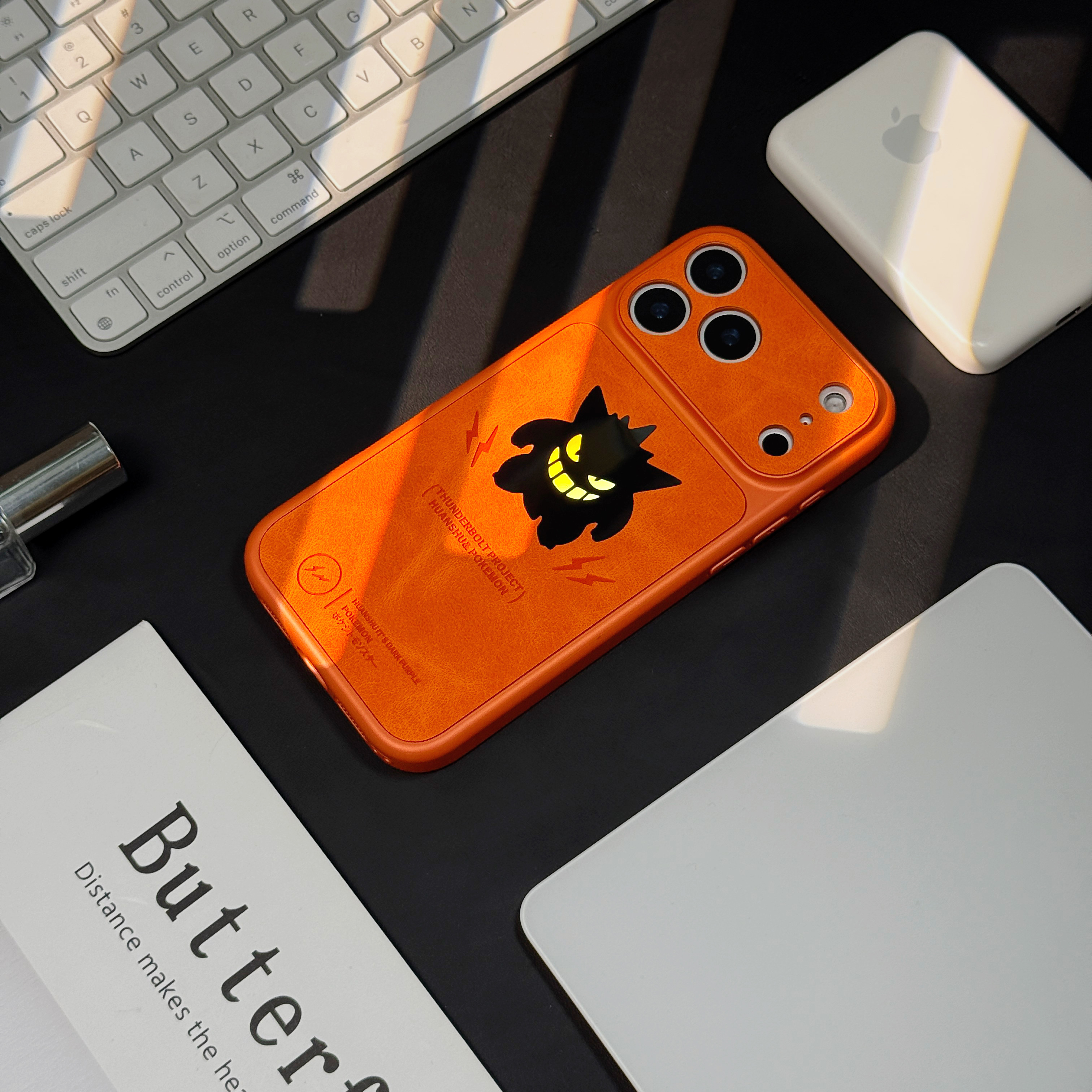 新款秒变17适用iPhone17promax橙色耿鬼镭射卡通手机壳可爱休闲风15pro保护套翻毛皮16promax全包防摔高级感