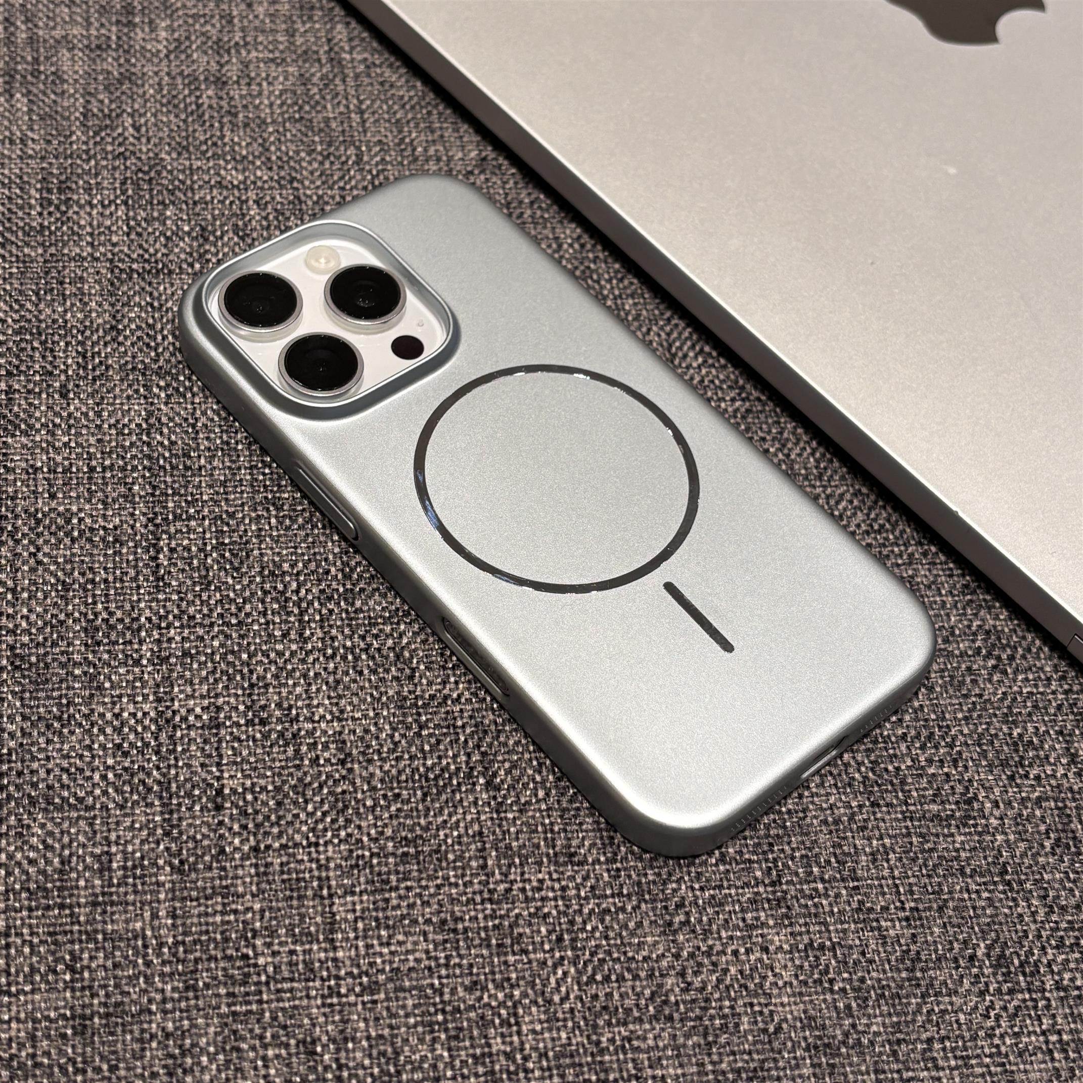 适用苹果17promax金属漆磁吸壳