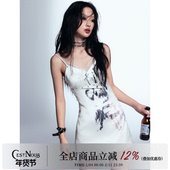 She Cest Nous2024SS 涂鸦印花缎面吊带裙收腰显瘦蕾丝拼接连衣裙