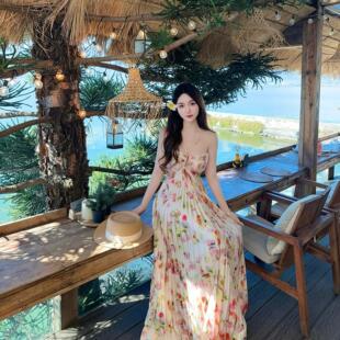 云南洱海旅游拍照氛围感度假大摆长裙女夏碎花性感露背吊带连衣裙