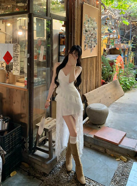 云南新疆川西草原旅游拍照穿搭女夏不规则白色蕾丝拖尾吊带连衣裙