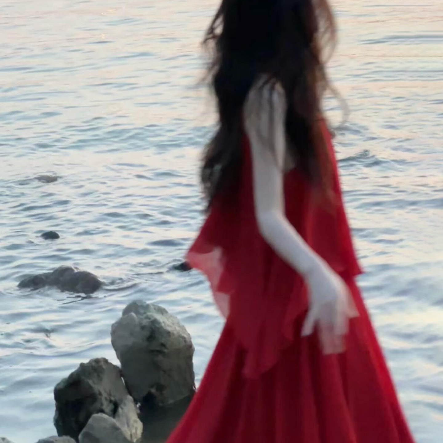 法式高级感红色挂脖吊带连衣裙子女2025夏季新款海边度假气质长裙