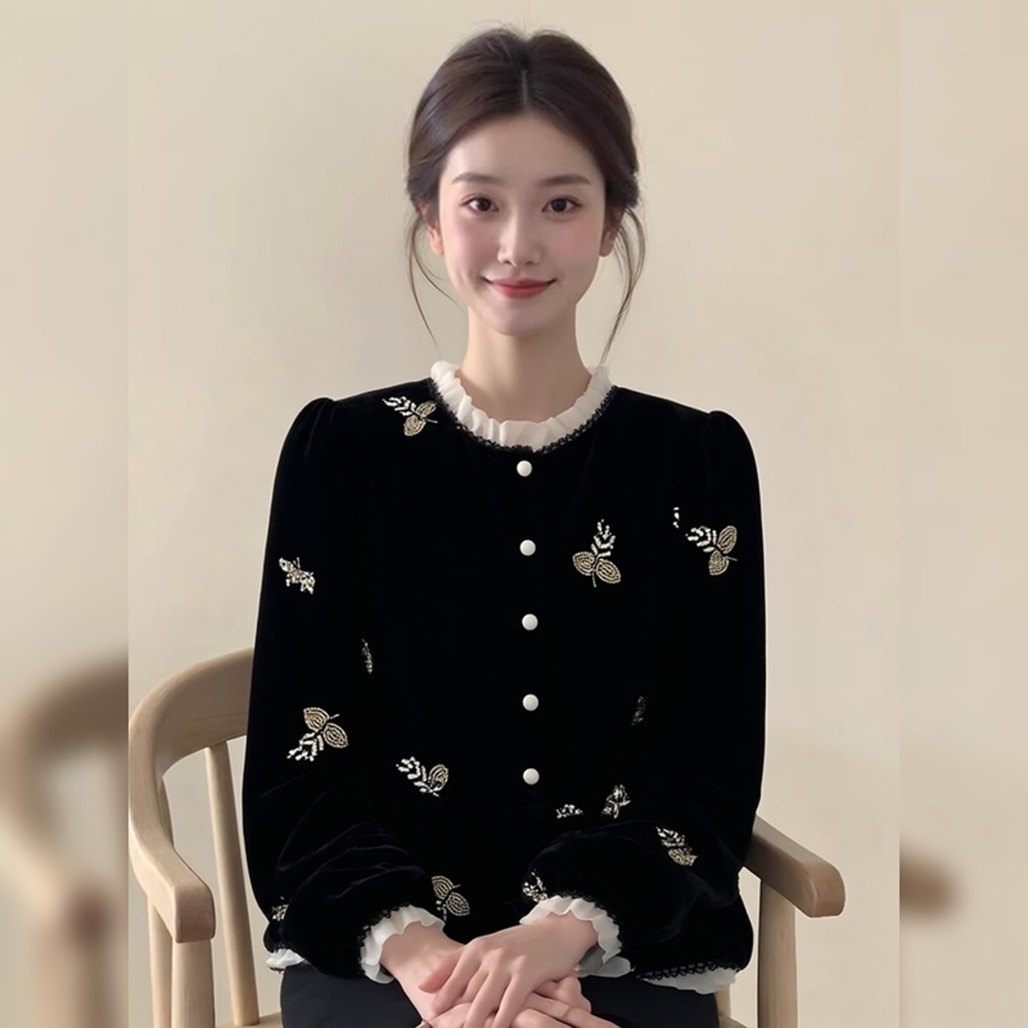 法式赫本风复古黑色刺绣钉珠丝绒上衣女装秋冬新款木耳边贵气外套,女装/女士精品,汉服上装,淘宝优惠券,粉丝福利购,淘宝优惠卷