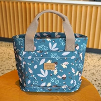 Голубые сосновые конусы многосайны