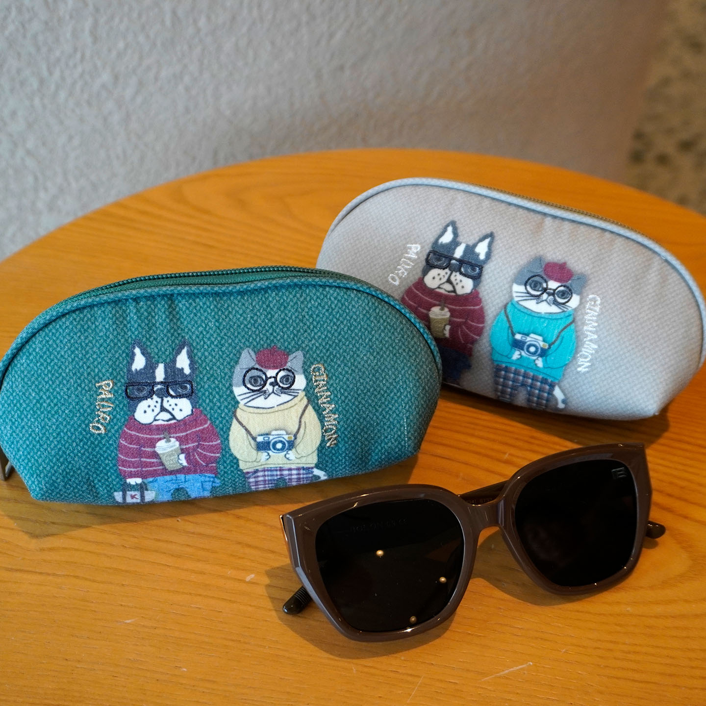 猫咪法斗眼镜收纳包绿色小巧手拿