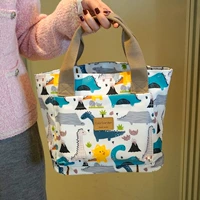 Динозавры с белым фоном с несколькими карманами