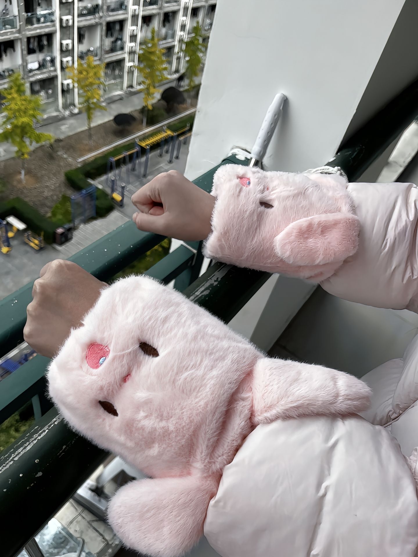 秋冬毛绒袖套女可爱新款兔毛办公室羽绒服防脏护袖短款成人套袖