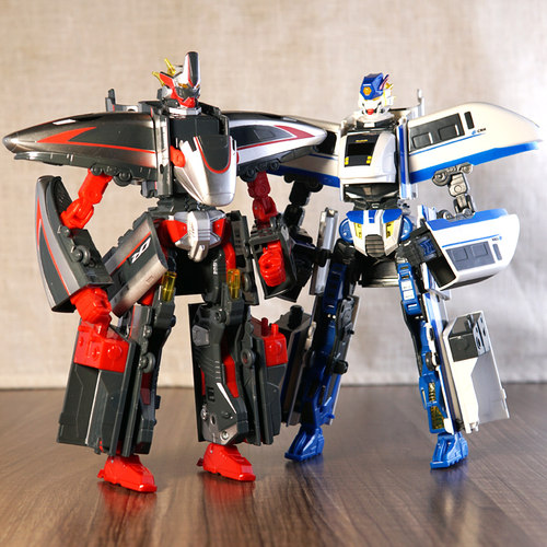 列车超人变形玩具复兴号和谐号