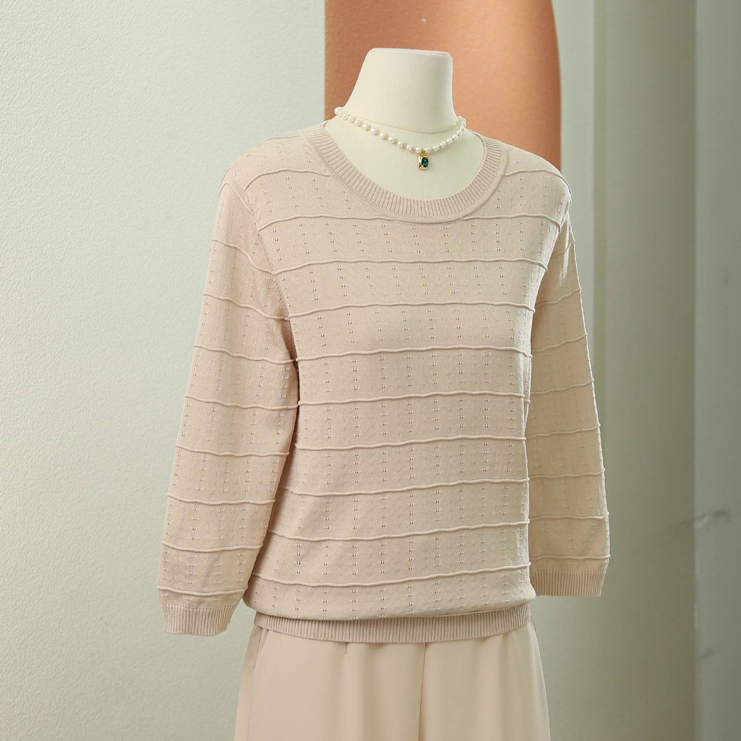 妈妈早秋七分袖镂空小衫薄款上衣2025新款中年女春秋装冰丝针织衫