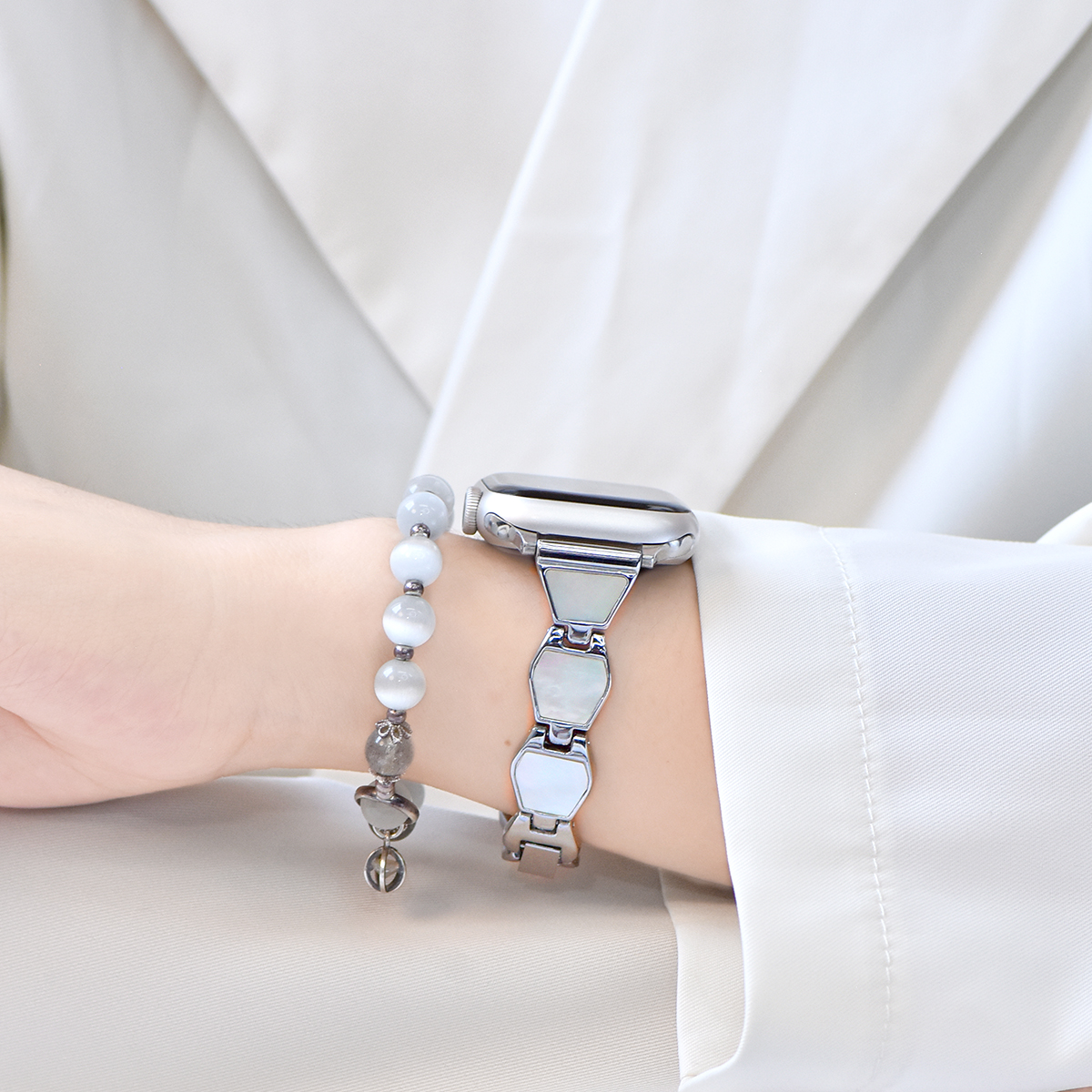 适用于applewatch表带贝母新款S9/8金属不锈钢表带iwatch se7//6/5代小香风贝壳手链苹果手表表带高级感女夏