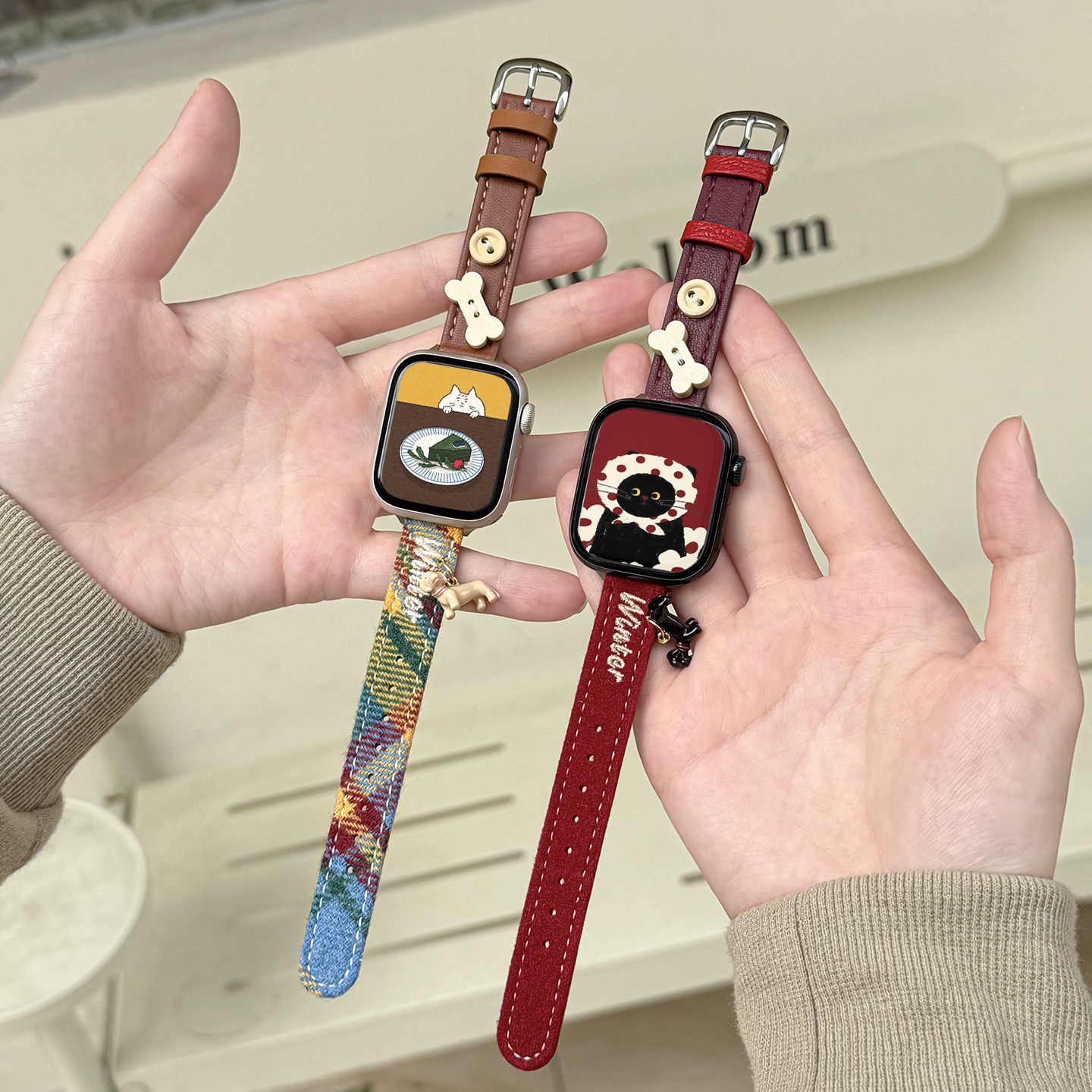 适用applewatch11细款纽扣刺绣毛呢丝绒拼皮表带iWatch10/9可爱腊肠狗吊坠苹果手表高级8ultra彩虹SE皮腕带女
