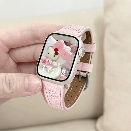 适用iWatch凯蒂猫翻毛绒皮表带applewatchS10/9/8苹果手表秋冬女SE高级ultra印花创意卡通kitty猫小蛮腰腕带