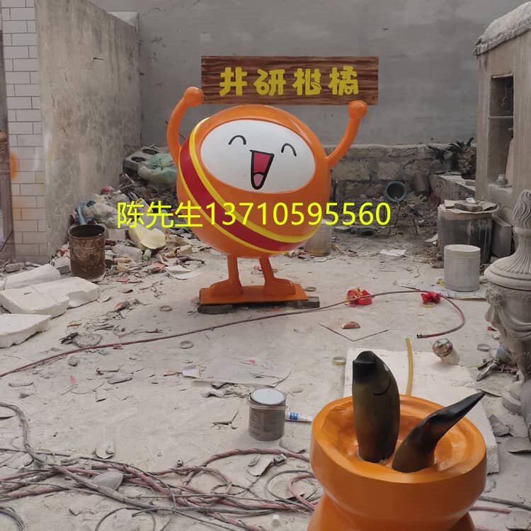 文旅定制玻璃钢橘子卡通公仔雕塑户外树脂橙子娃娃沙糖桔造型雕像