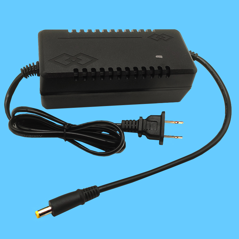 12.6V5A锂电池专用充电器12V11.1伏三元聚合物18650电池组DC5521