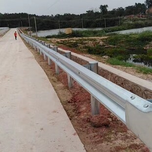 高速公路波形护栏道路乡村交通安全防M型板护栏防撞护栏广东厂家