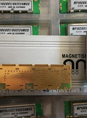 MP10C897/942F24MCC 介质双工器 897 942MHZT 正向 GSM900
