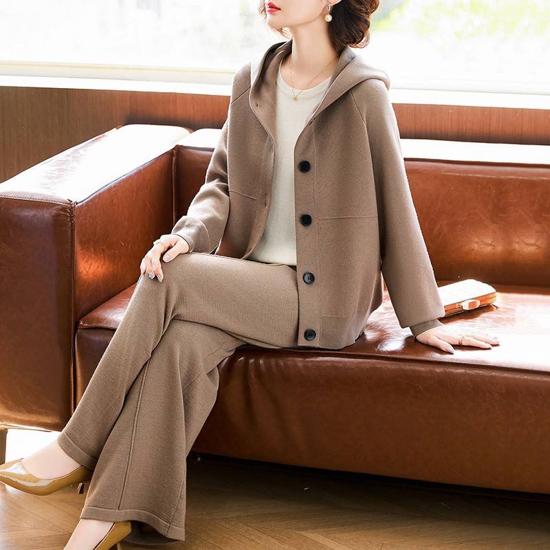 中年妈妈春装针织套装休闲运动服中老年女装大码开衫卫衣春秋外套