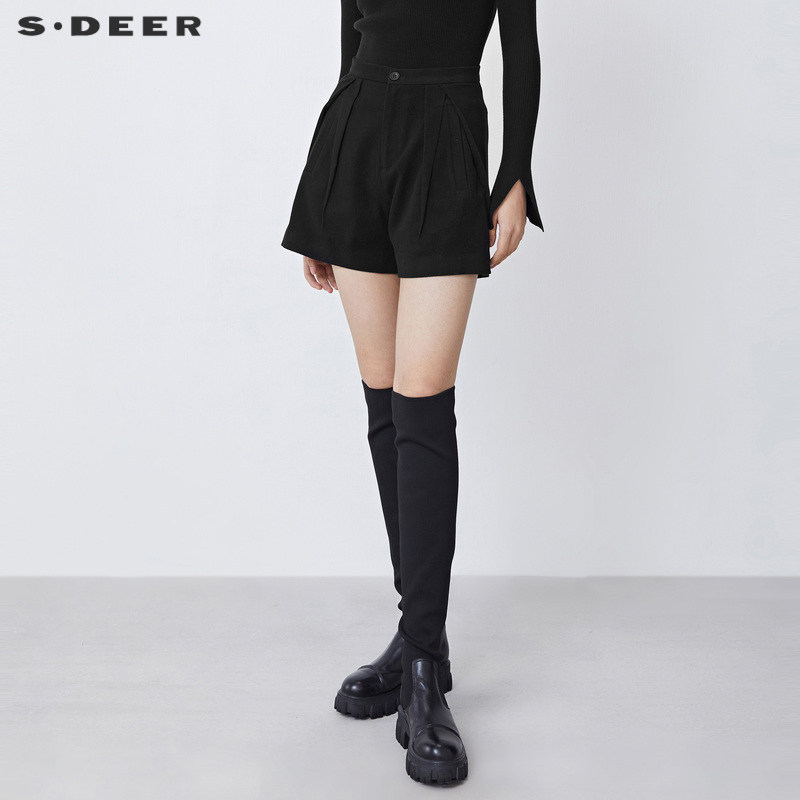 sdeer圣迪奥女装休闲插袋压褶不规则黑色A字短裤S214809